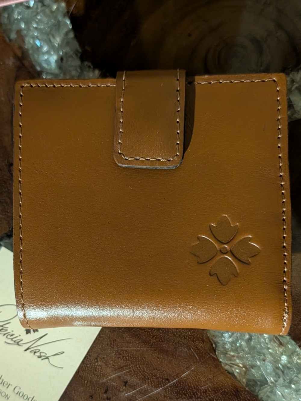 Patricia Nash Astra Bi-fold Snap Wallet in Tan Heritage Leather - Picture 12 of 14
